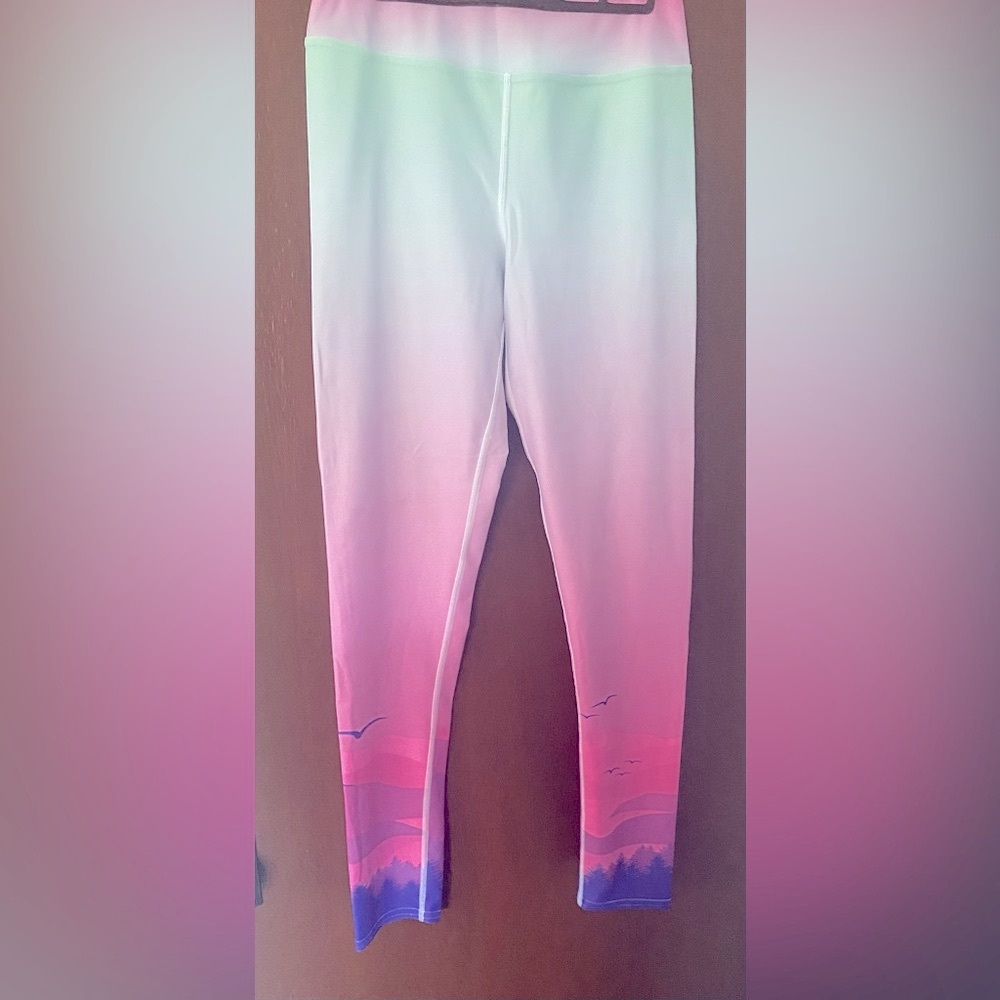 Womens New Leggings Colorado Design Super Soft Well Made Unique Fits Medium